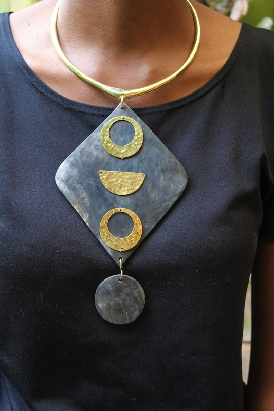 Dama Necklace