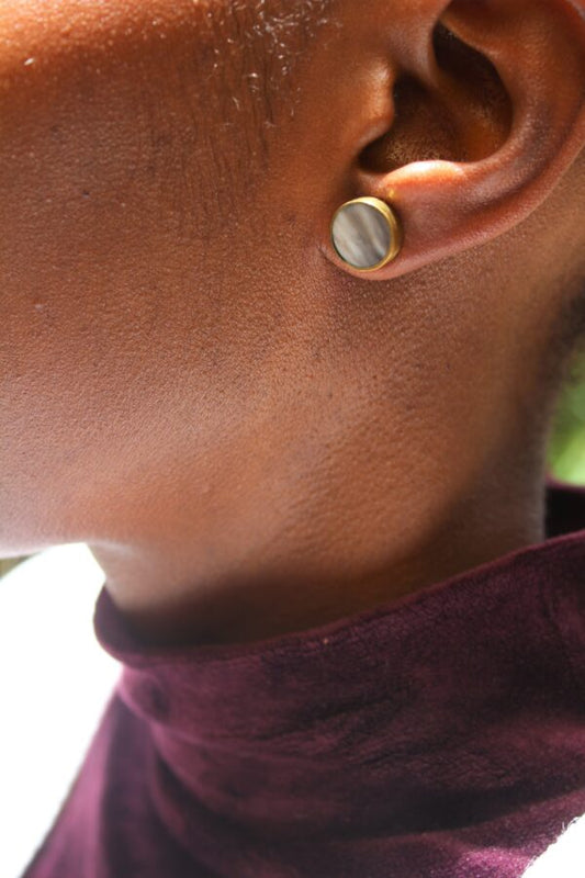 Mengi Studs