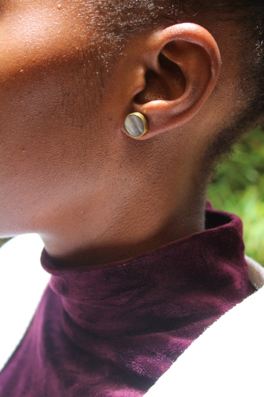 Mengi Studs